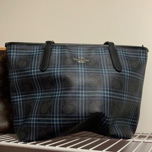 Vinyl tote
